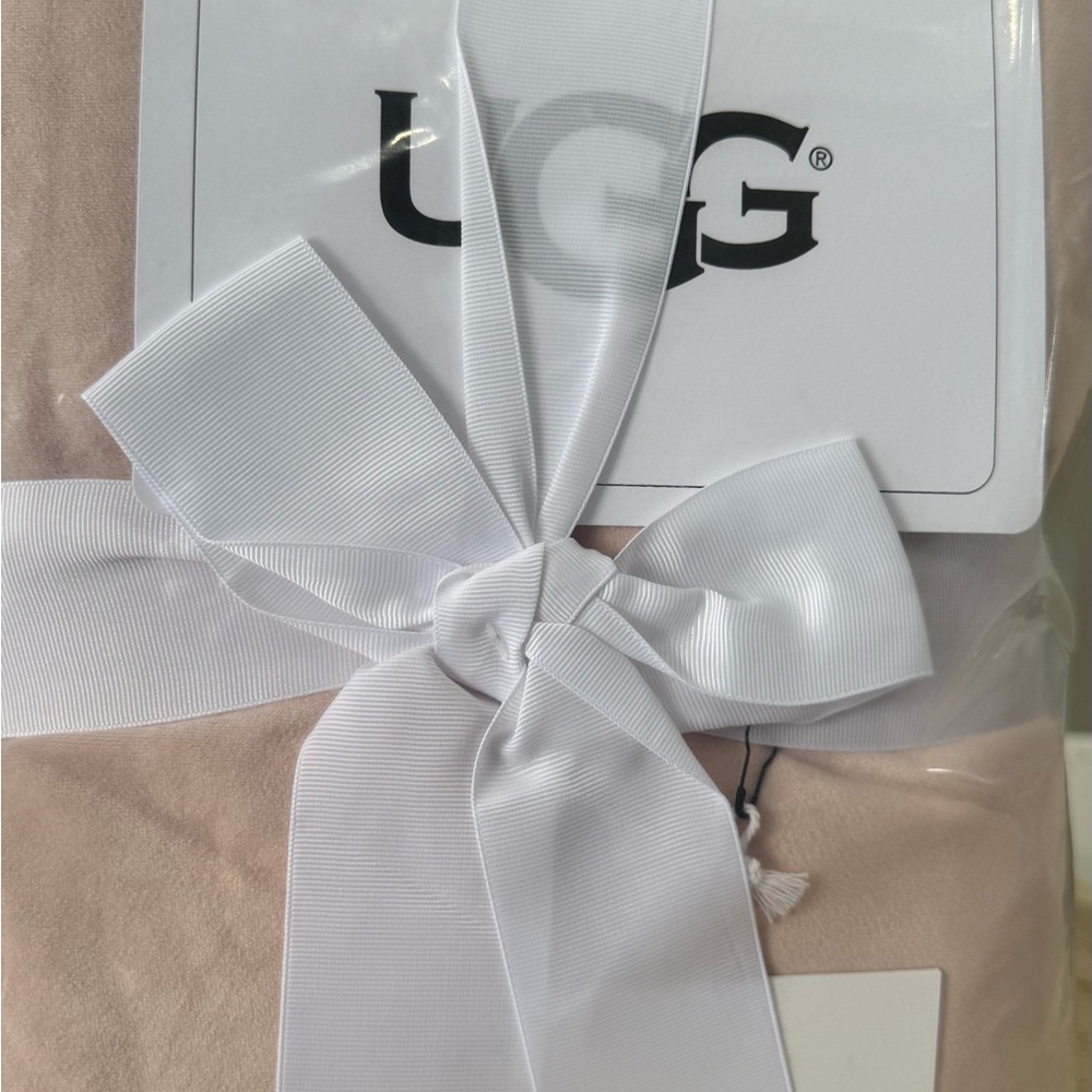UGG Blush Throw Blanket - Picture 5 of 8